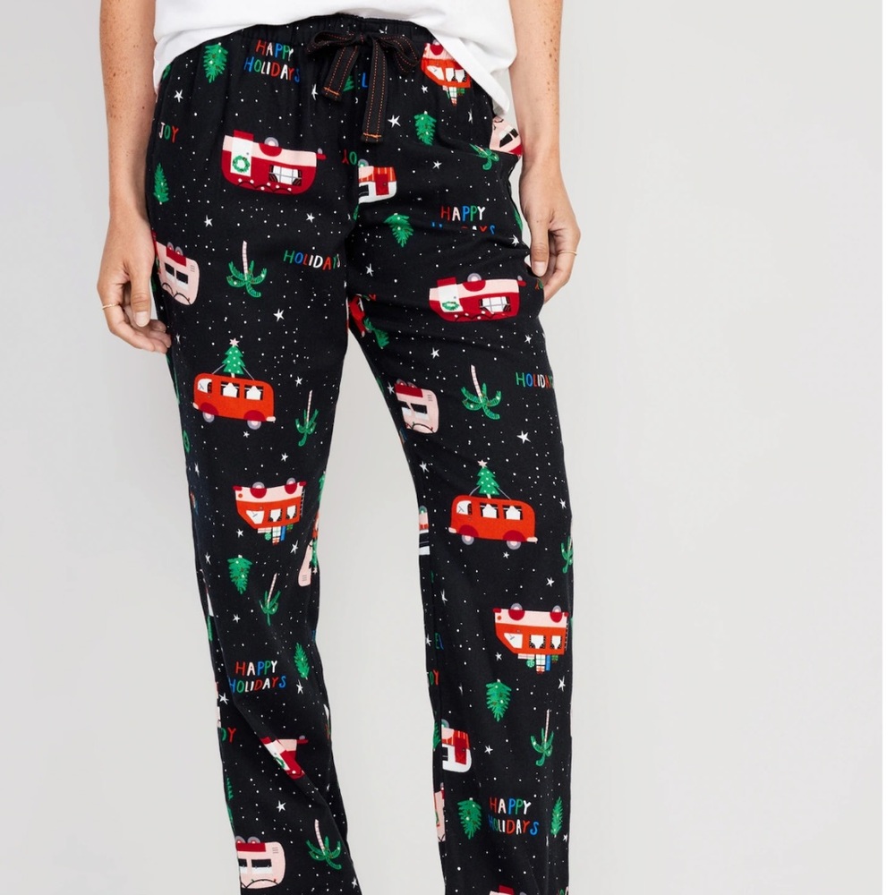 NWT OLD NAVY Mid-Rise Flannel Pajama Pants Color: Holiday Campers
